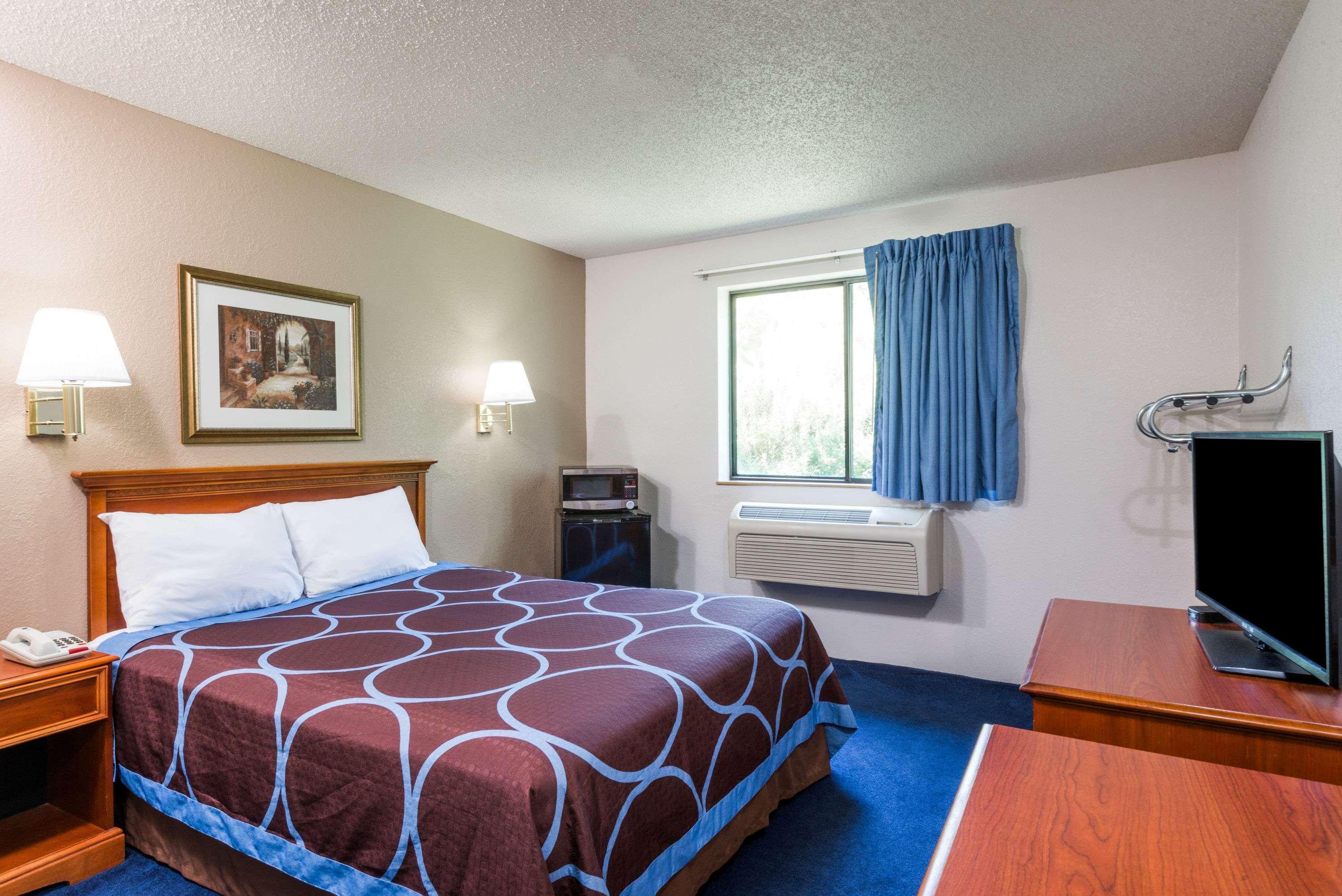 Hotel Super 8 By Wyndham Delmont Exterior foto