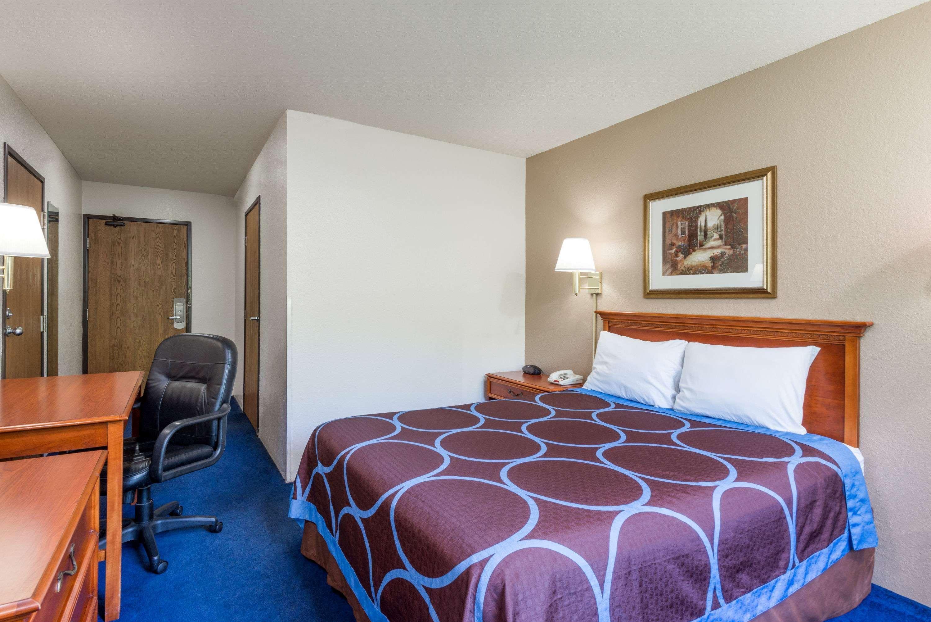 Hotel Super 8 By Wyndham Delmont Exterior foto