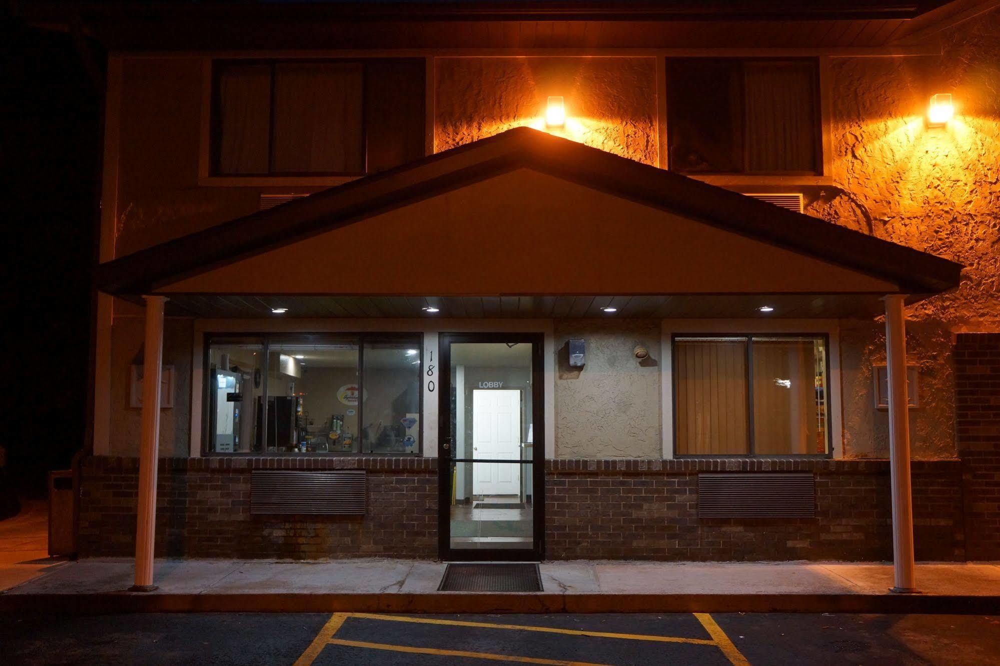 Hotel Super 8 By Wyndham Delmont Exterior foto