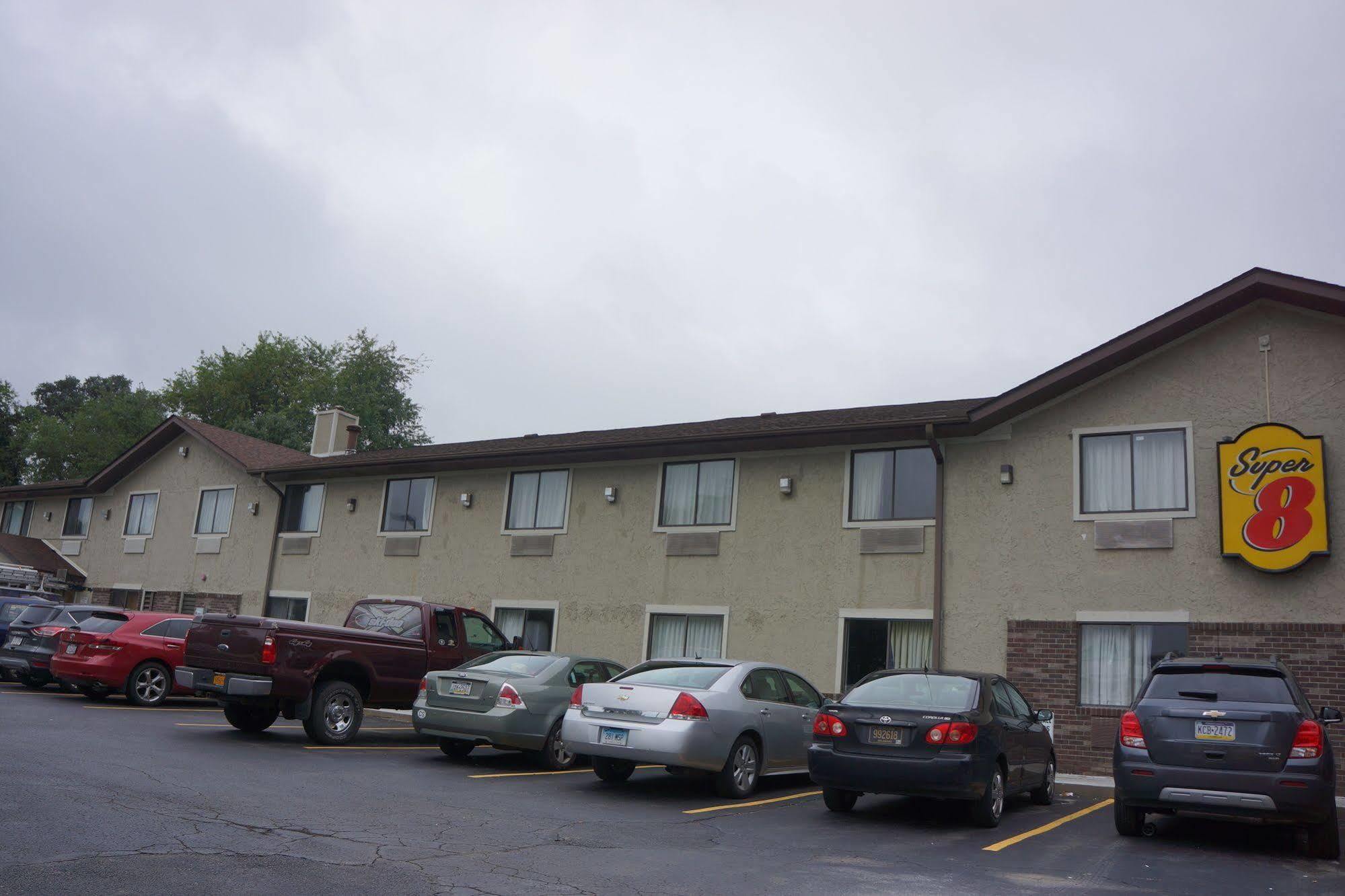 Hotel Super 8 By Wyndham Delmont Exterior foto